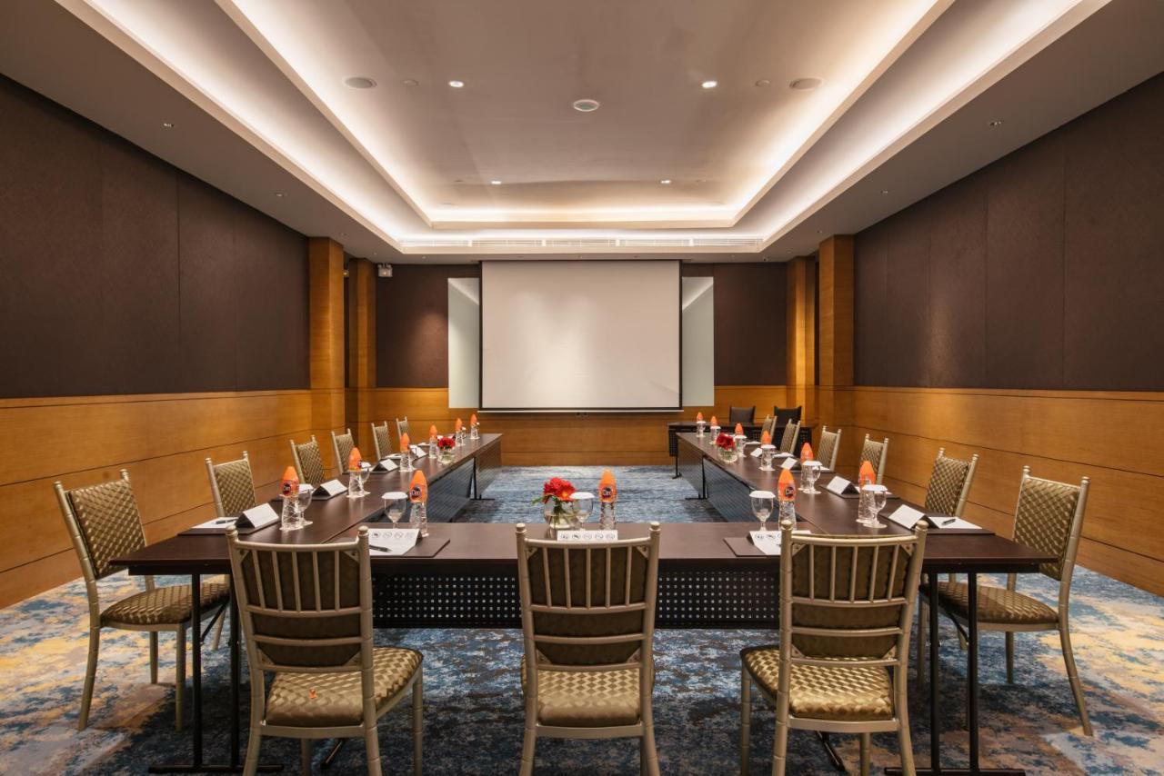 Vasa Hotel Сурабая Екстериор снимка