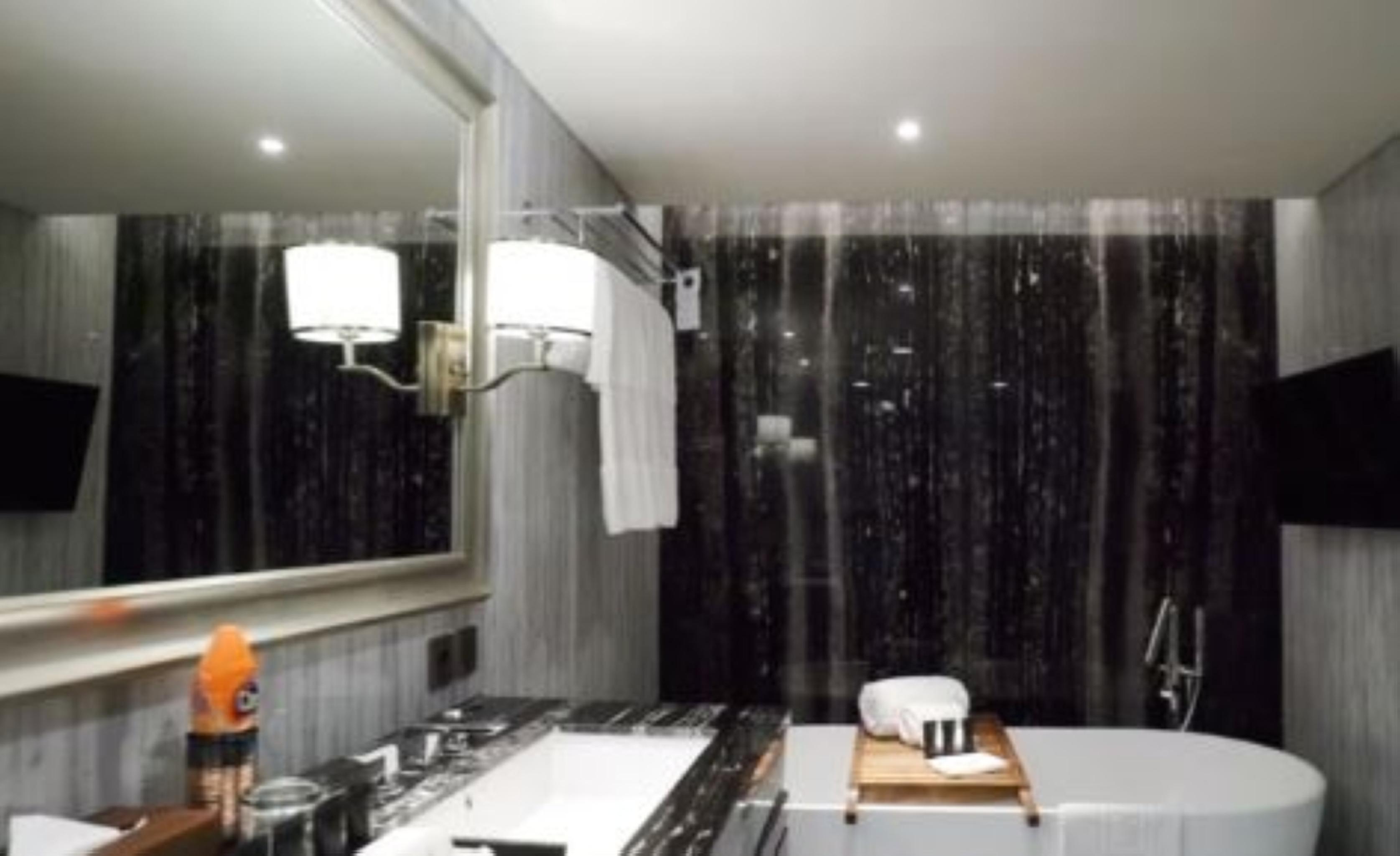 Vasa Hotel Сурабая Екстериор снимка