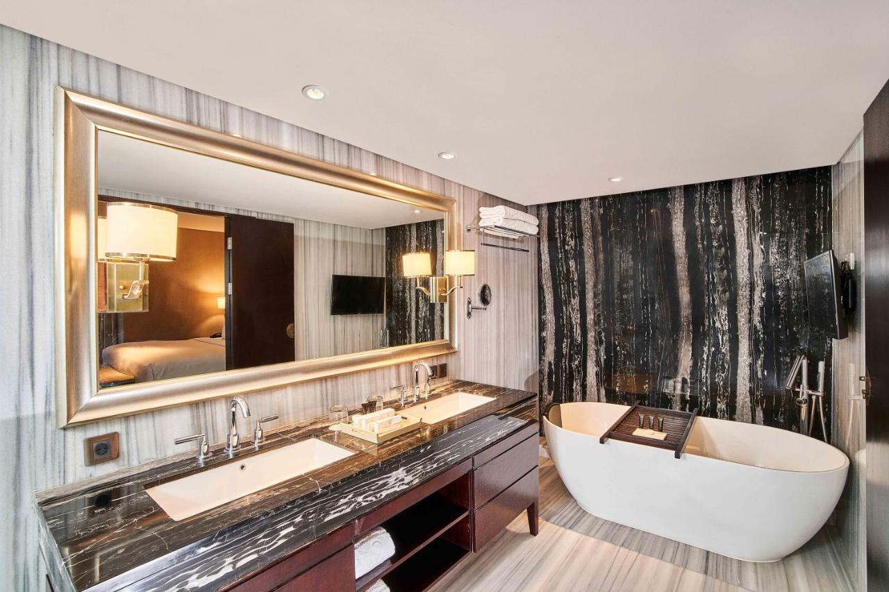 Vasa Hotel Сурабая Екстериор снимка